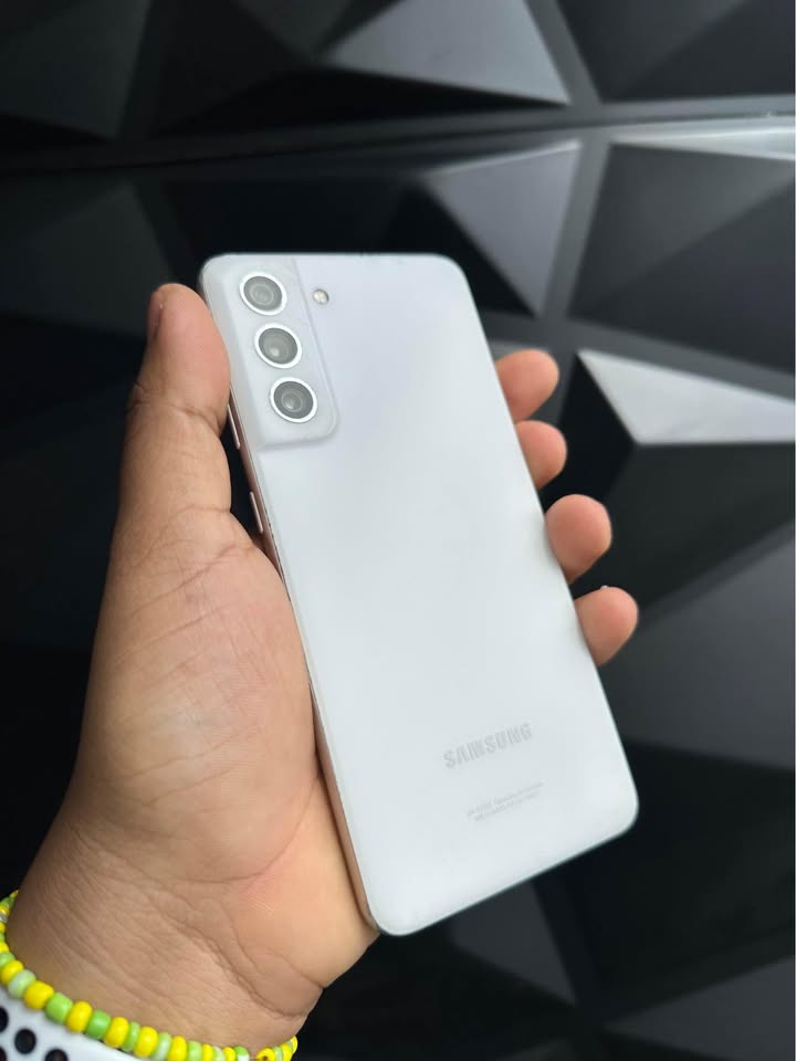 Samsung Galaxy S21 FE 5G – 256GB – Blanco