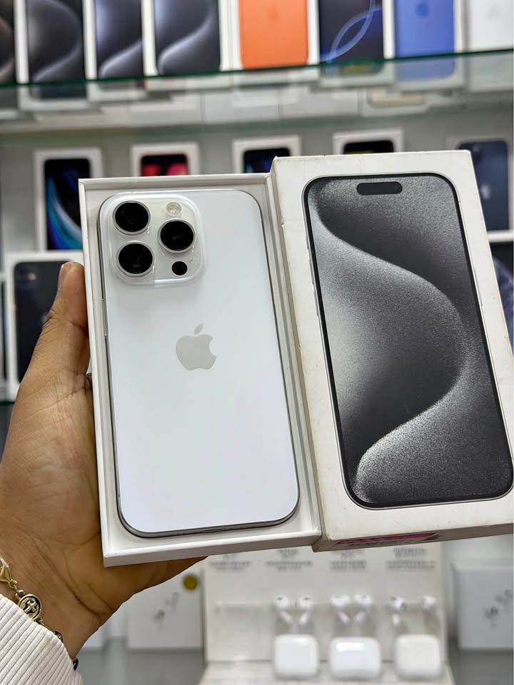 iPhone 15 Pro – 256GB (Plata) Caja