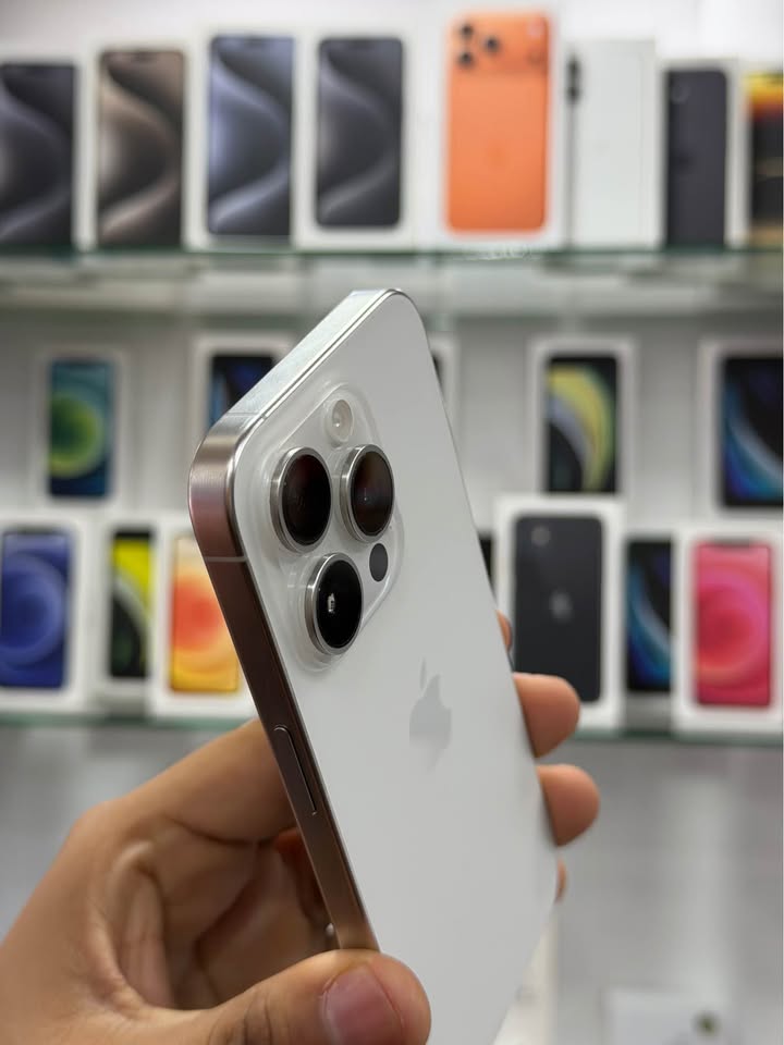 iPhone 15 Pro – 256GB – Plata