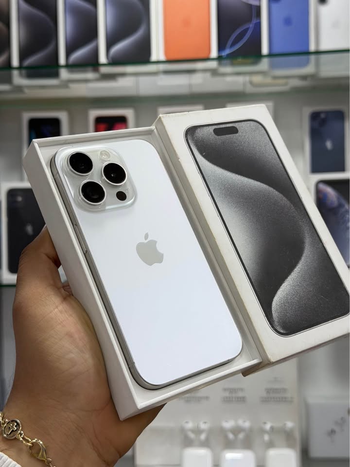 iPhone 15 Pro – 256GB (Plata) Caja