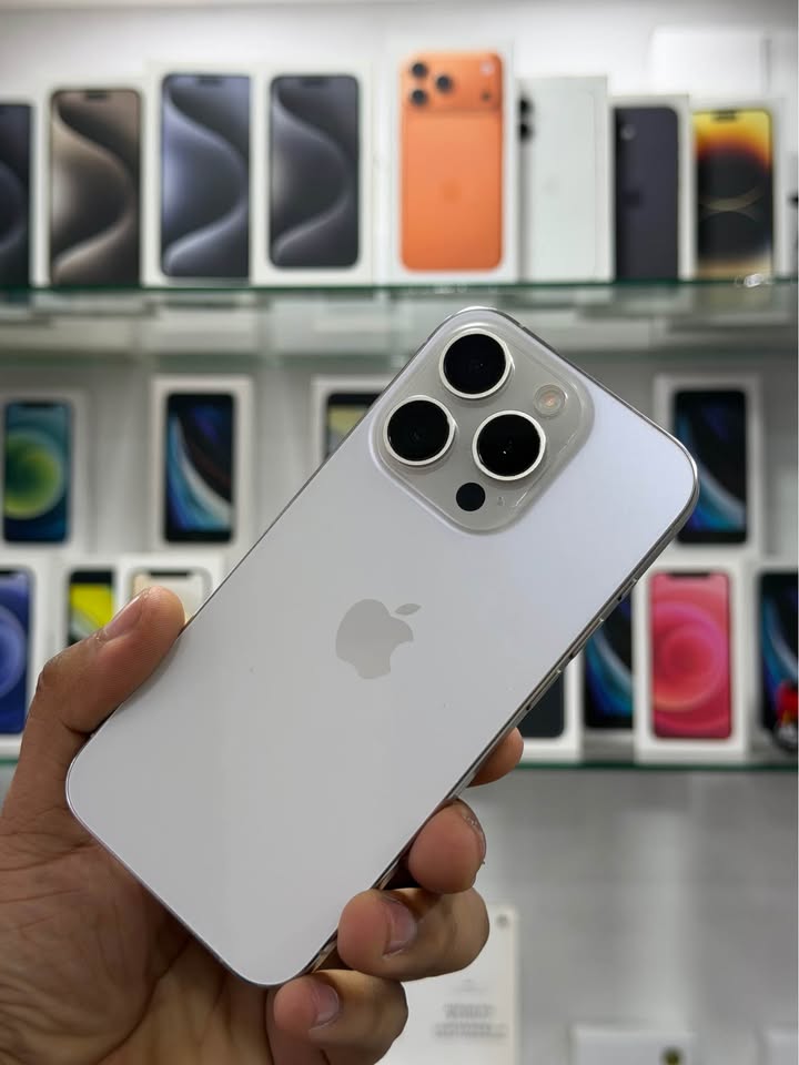 iPhone 15 Pro – 256GB – Plata