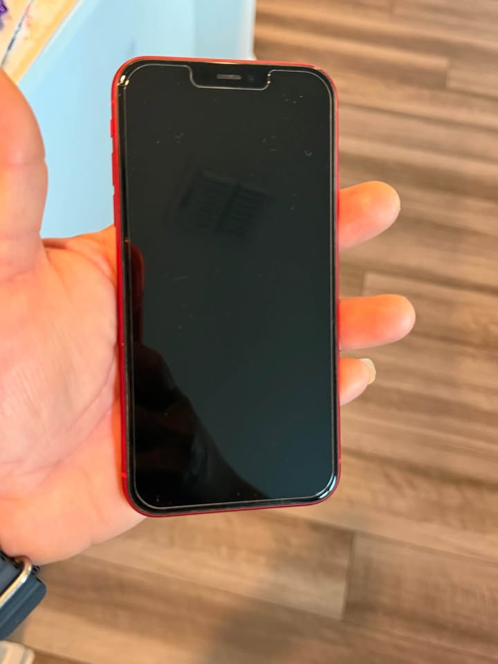 iPhone 11 – 128GB (Color ROJO)