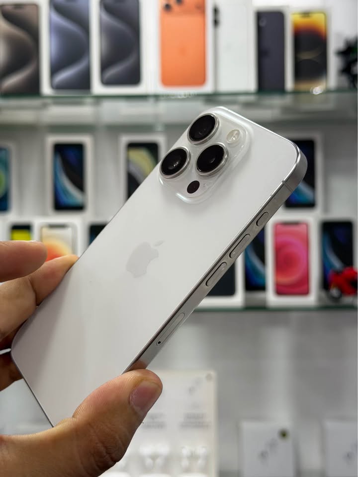 iPhone 15 Pro – 256GB – Plata